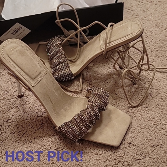 HP 🥳 NIB ankle strap mules 💛 - Picture 2 of 14